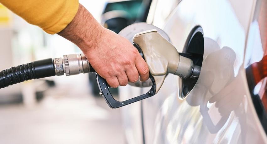 Petrol_in_car