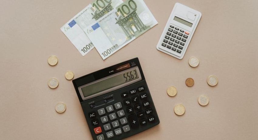 Money and calculator 